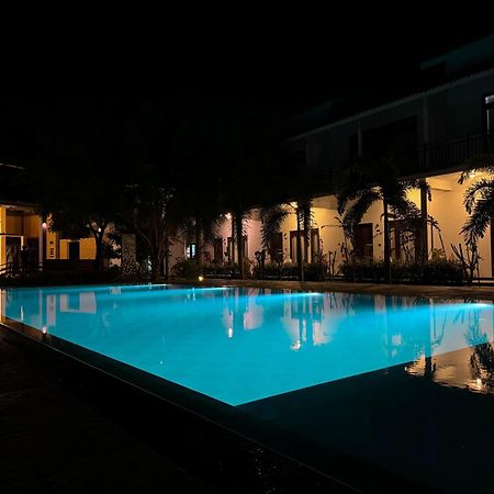 The Reef Resort Нилавели Экстерьер фото